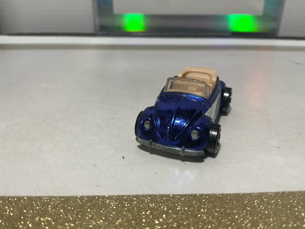 1/64 Hot Wheels Classics Series 2 VW Bug Convertible