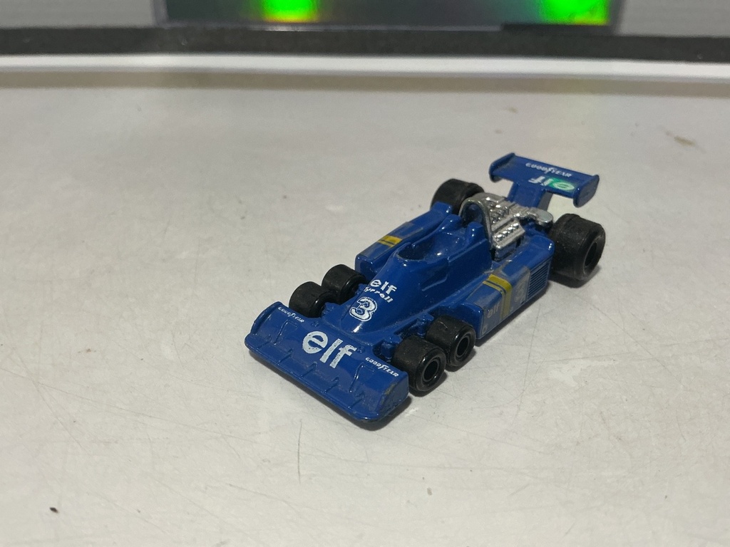 1/64 TOMICA TYRELL P-34 FORD 1977 MADE IN JAPAN