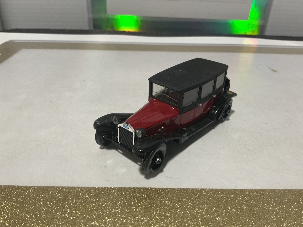 1/43 DUGU MINAUTOTOYS LANCIA LAMBDA 5 S [TIRES/AND REAR AXLE MESSED UP]