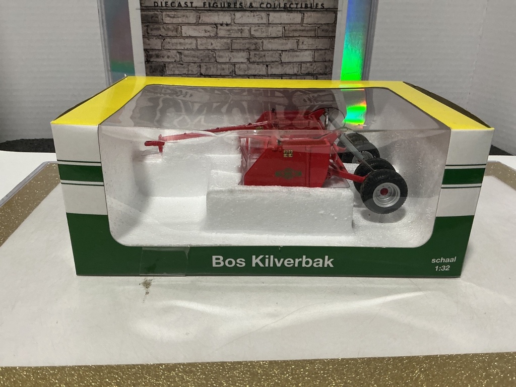 [111739] 1/32 BOS CONSTRUCTION AND MACHINE MANUFACTURING -LAND LEVELING SCRAPER / DOZER B