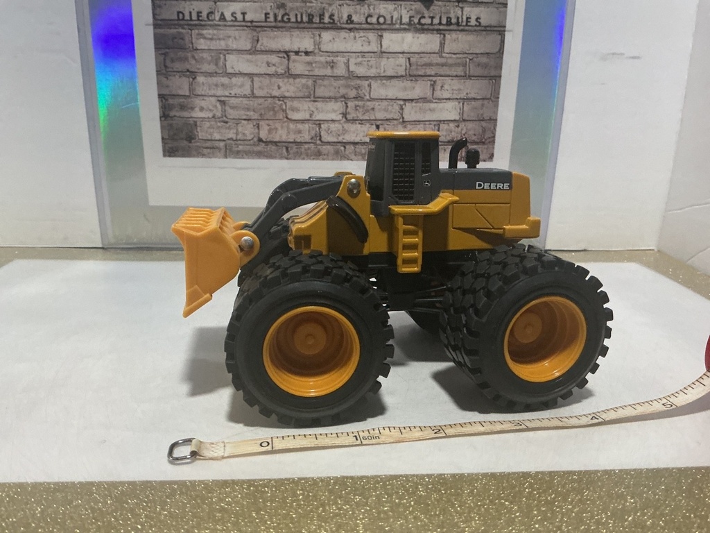 ERTL. JOHNDEEE FRONT END LOADER