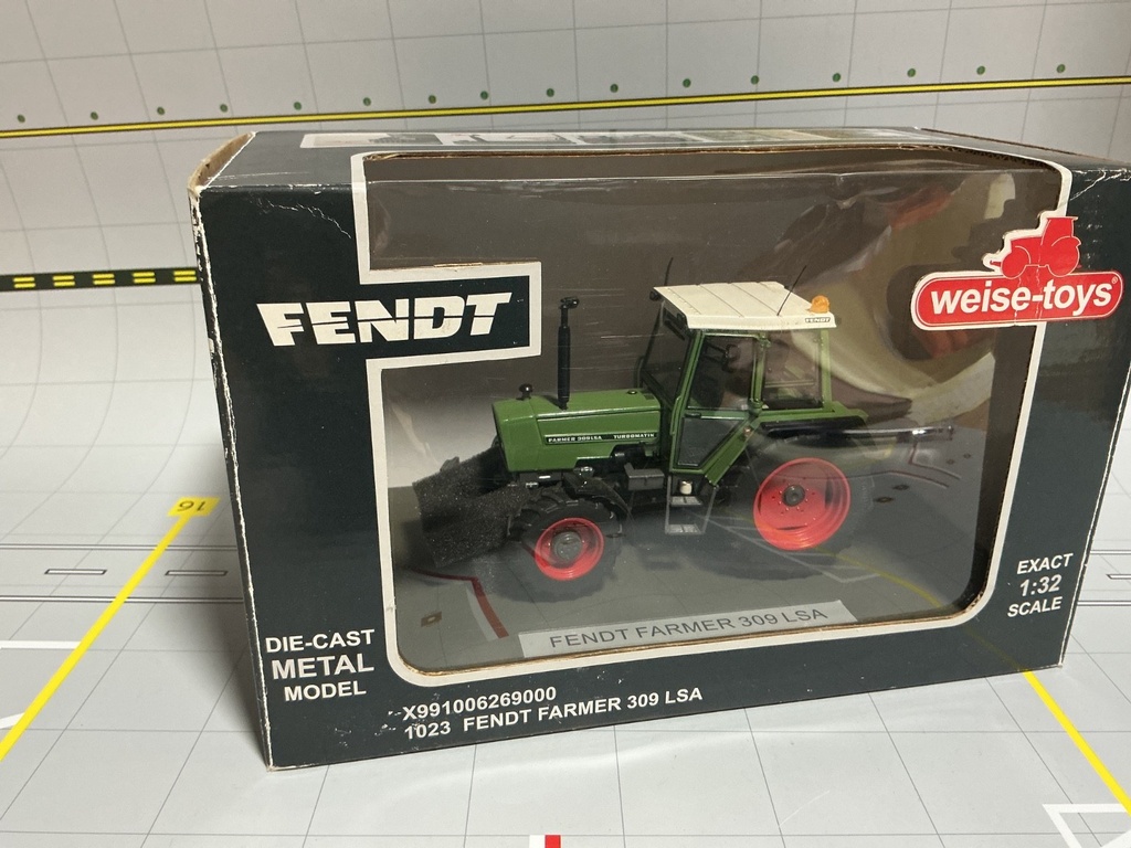 [110635] 1/32 WEISE TOYS AGCO  - FENDT  FARMER 309 LSA TRACTOR   { DISPLAYED}