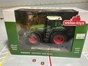 1/32 WEISE TOYS AGCO FENDT FAVORIT 926 VARIO { DISPLAYED}