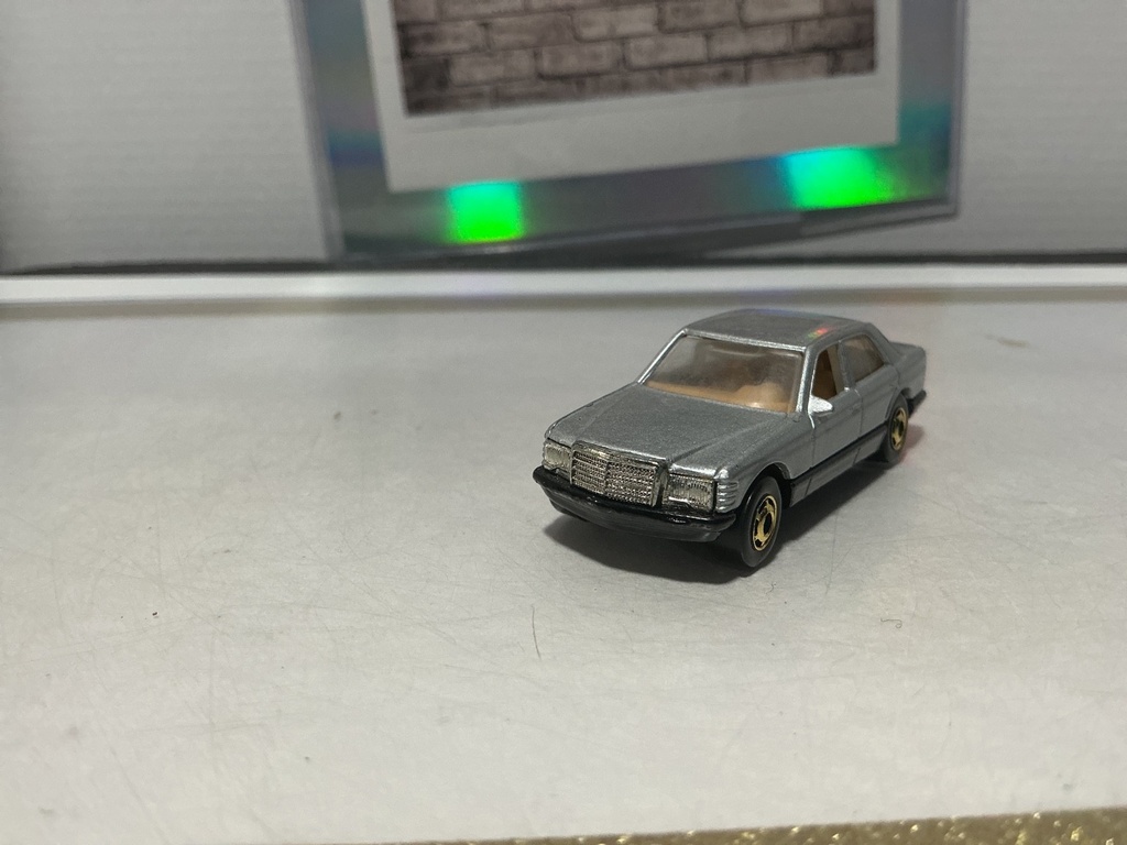 1/64 HOTWHEELS MERCEDES-BENZ 380 SEL - USED