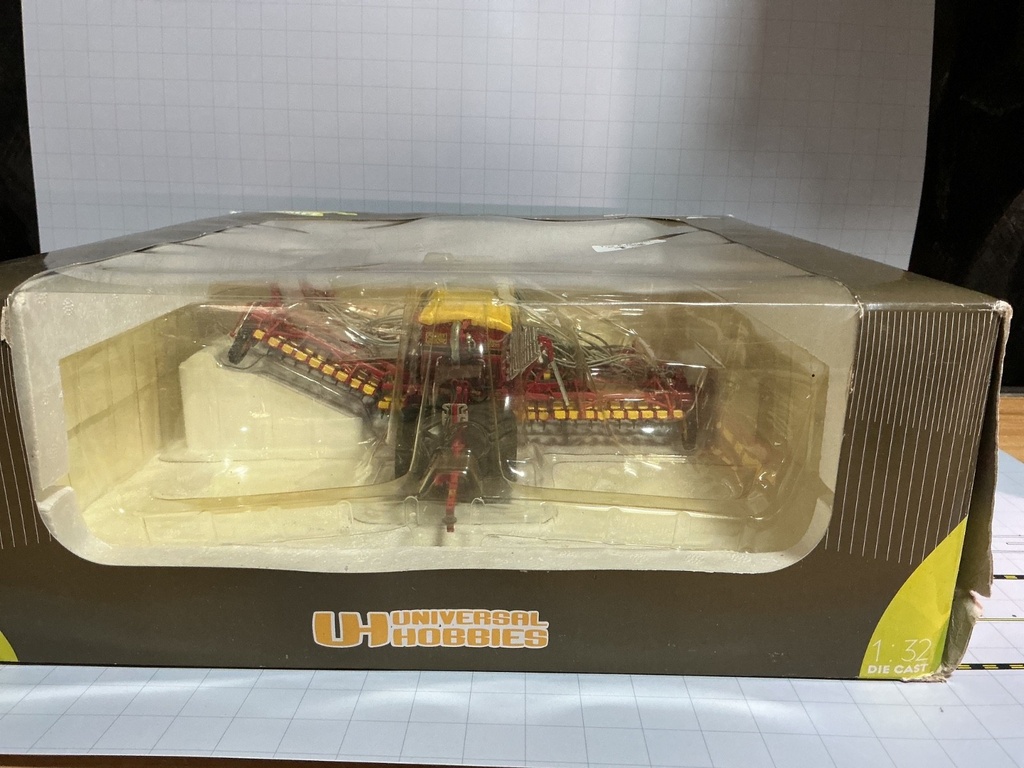 [110659] 1/32 UNIVERSAL HOBBIES VADERSTAD RAPID A800C  {DISPLAYED }