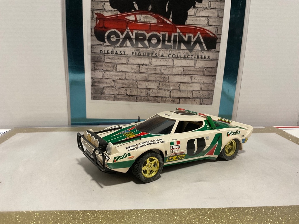 1:24 CANCIA ALITALIA #1 PLASTIC MODEL KIT CAR