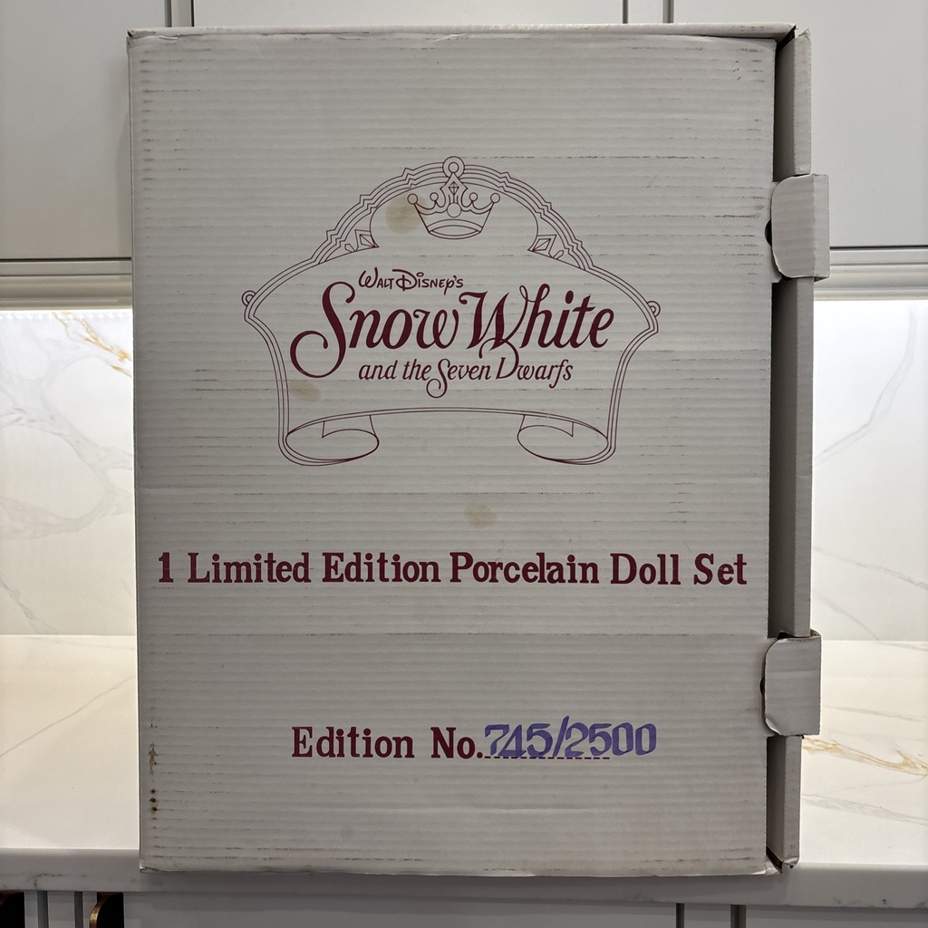 WALT DISNEY SNOW WHITE & SEVEN DWARFS PORCELAIN DOLLS SET OF 8 BOXED & 745 /2500