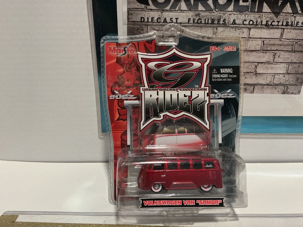 1/64 MAISTO VOLKWAGEN VAN SAMBA RED