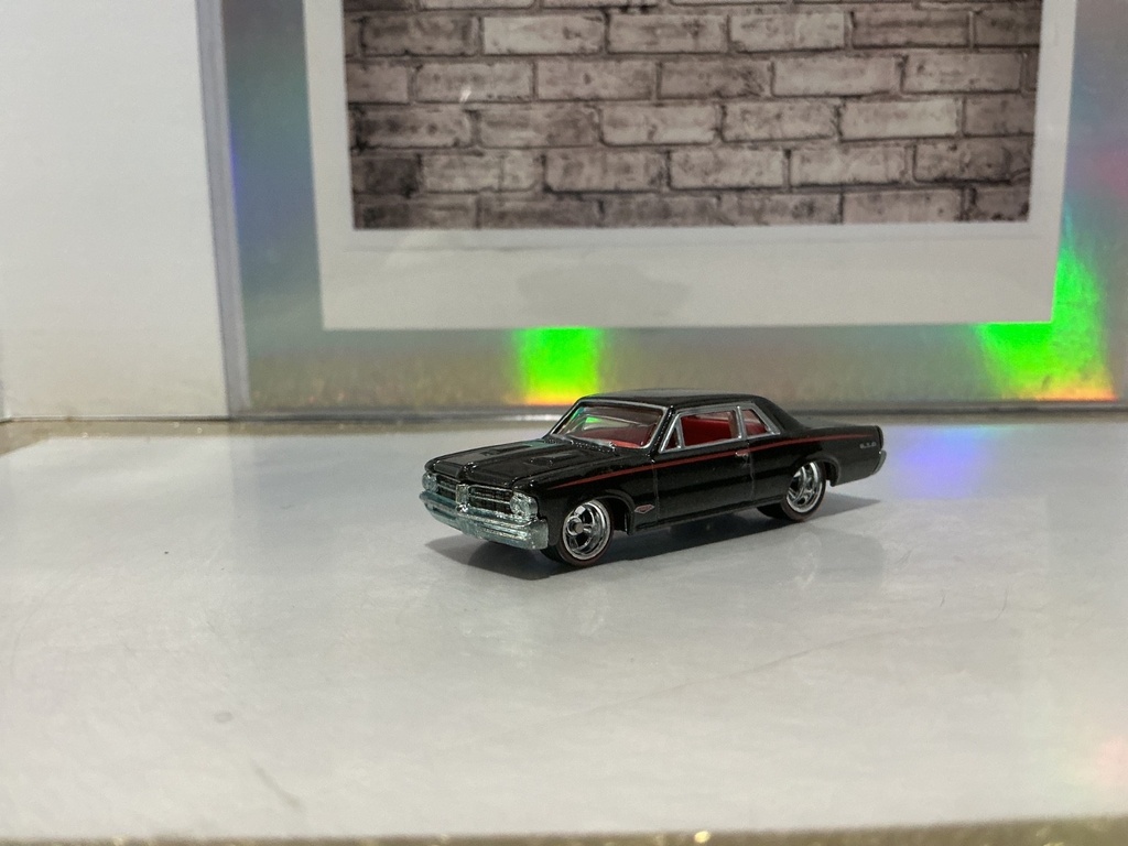 1/64 SCALE HOTWHEELS- ‘64 PONTIAC GTO