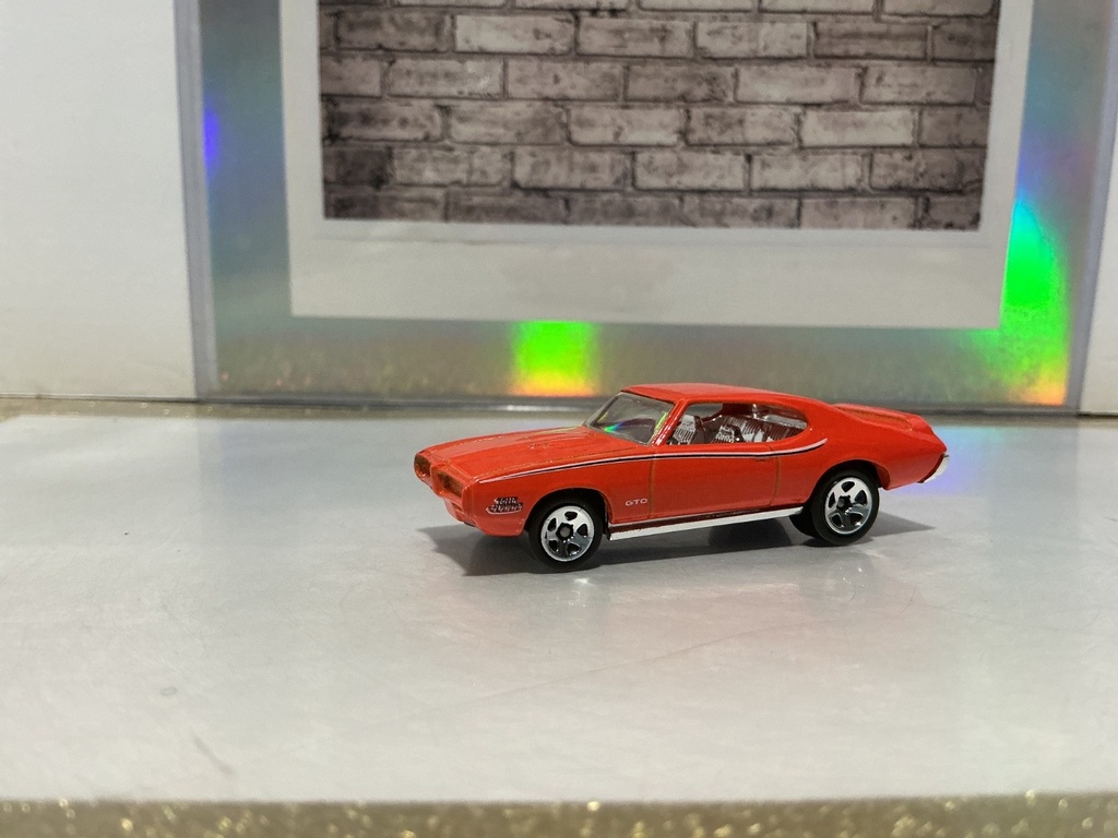 1/64 SCALE HOTWHEELS- 1969 PONTIAC GTO