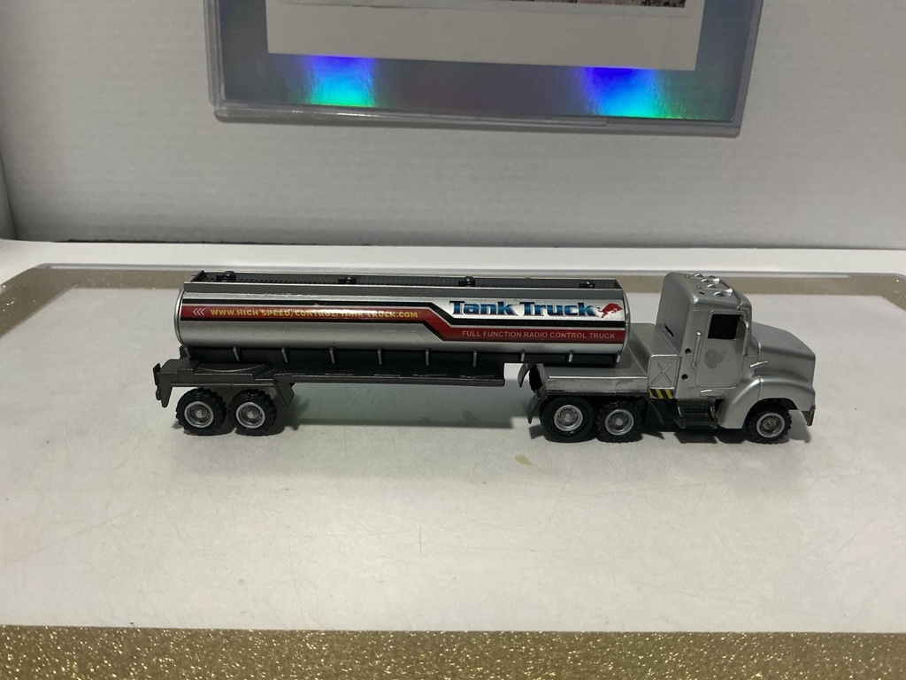 1/64 RC PLASTIC NO PARTS TANKER TRUCK [FOR DISPLAY ONLY]