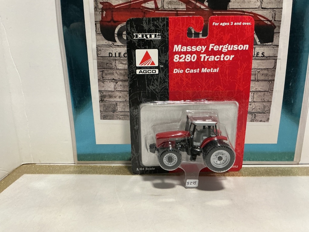 1/64 SCALE - ERTL/MASSEY FERGUSON 8280 TRACTOR