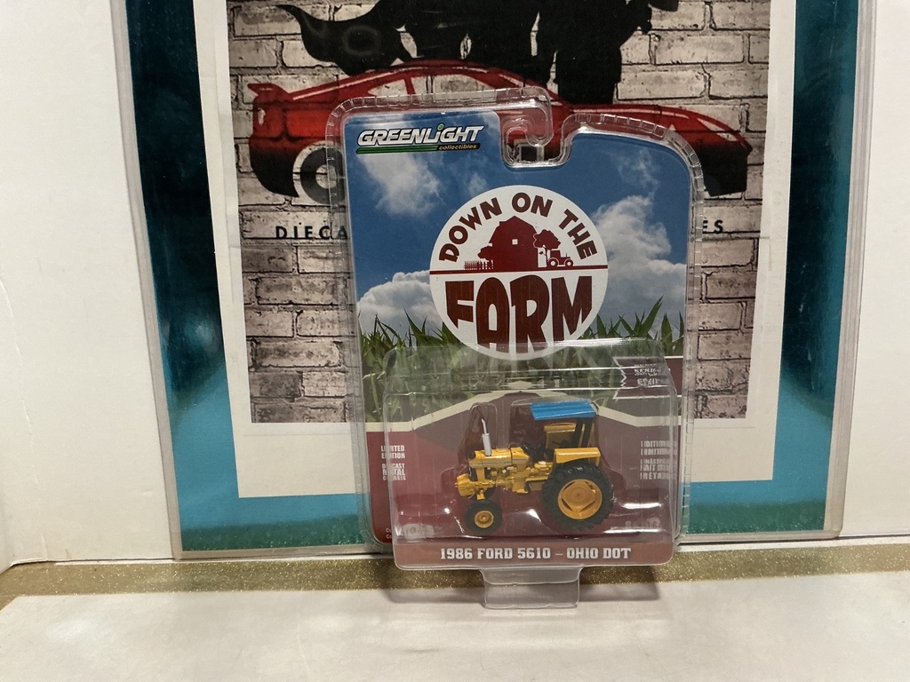 [009243] 1/64 SCALE - GREENLIGHT - DOWN ON THE FARM - 1986 FORD 5610 OHIO DOT