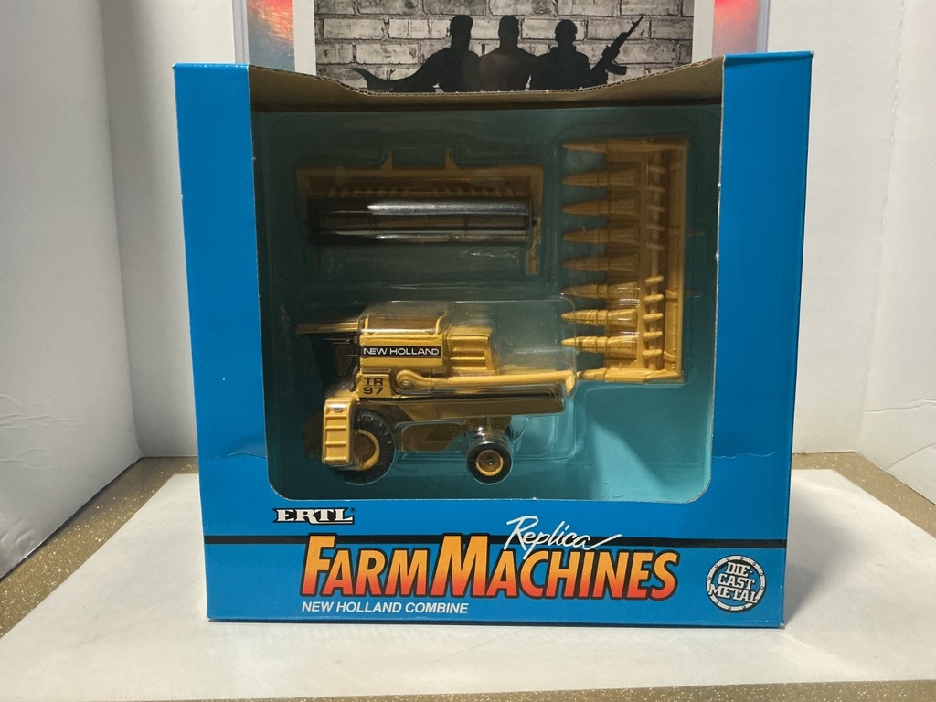 1/64 ERTL FARM COUNTRY NEW HOLLAND COMBINE