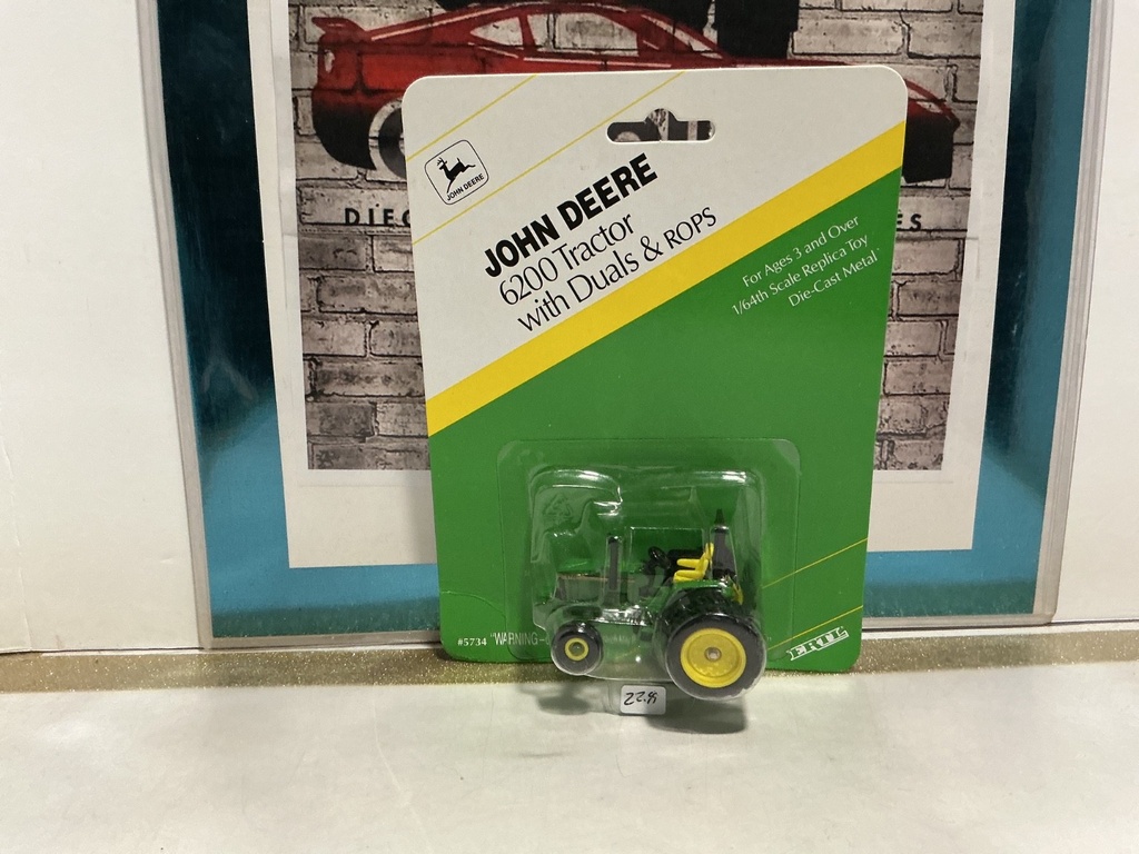 1/64 SCALE - ERTL/JOHN DEERE 6200 TRACTOR W/ DUALS AND ROPS