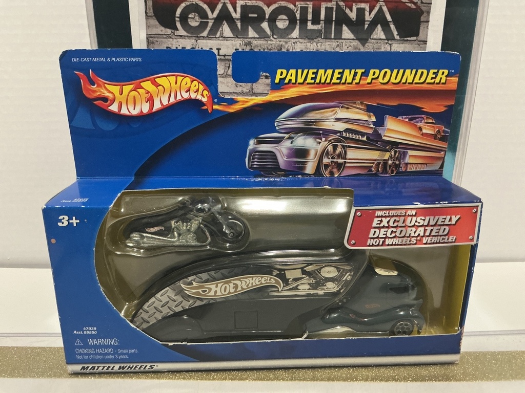 1/64 HOTWHEELS PAVEMENT POUNDER W/ MOTORCYCLE