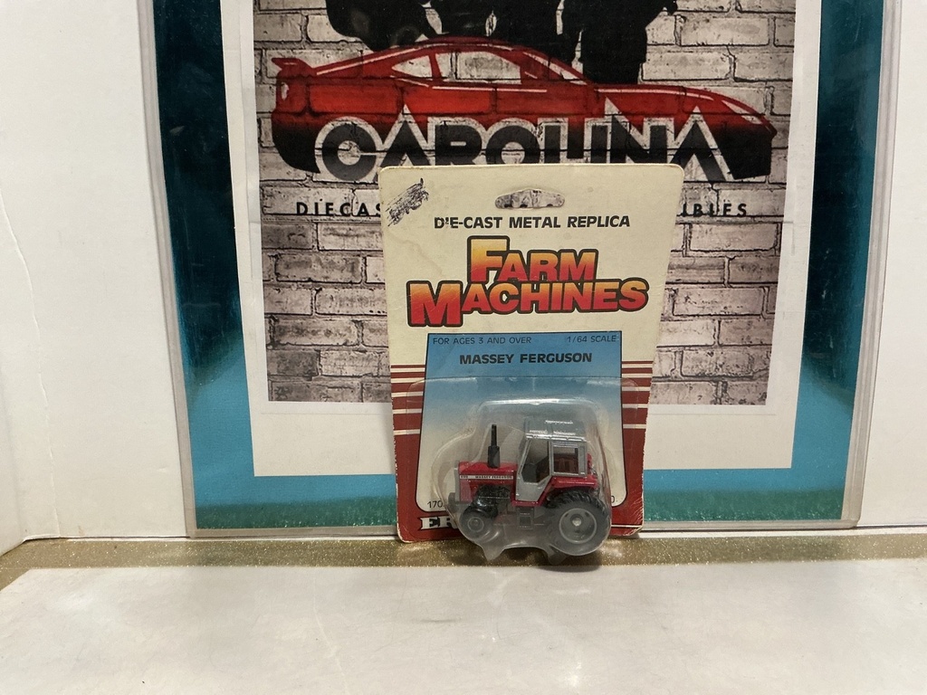 1/64 SCALE - ERTL/MASSEY FERGUSON FARM MACHINES #699