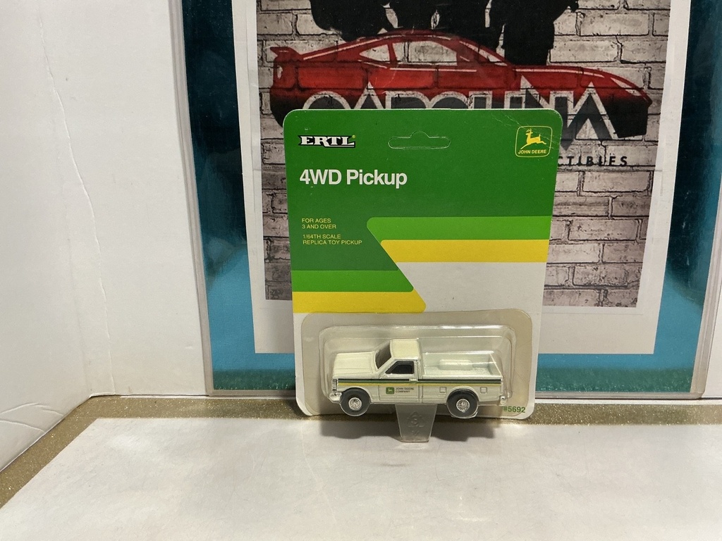 1/64 SCALE - ERTL/JOHN DEERE 4WD PICKUP TRUCK