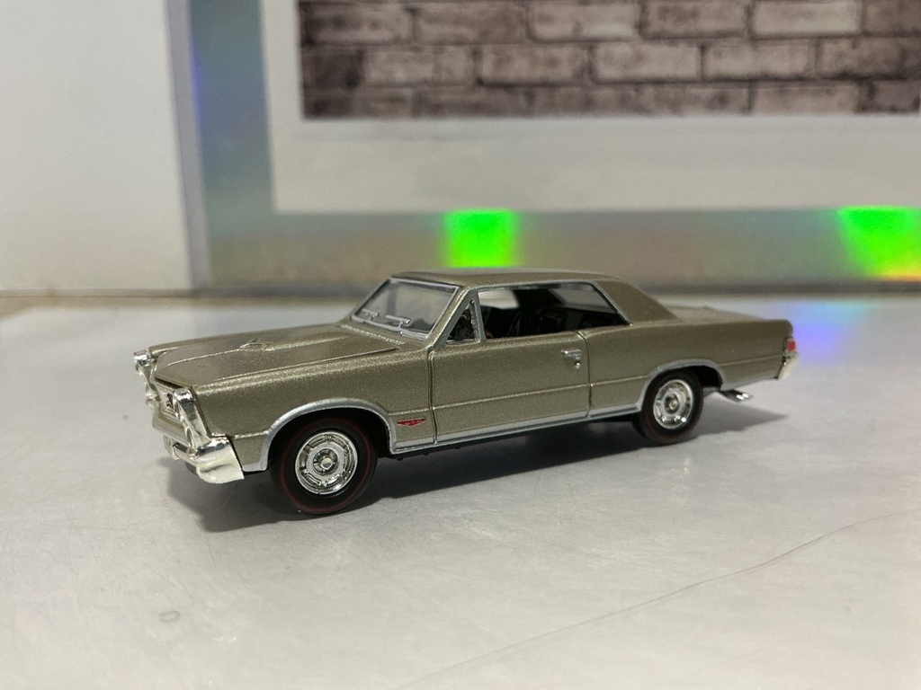 1/64 SCALE ERTL ‘65 PONTIAC GTO  [LOOSE]
