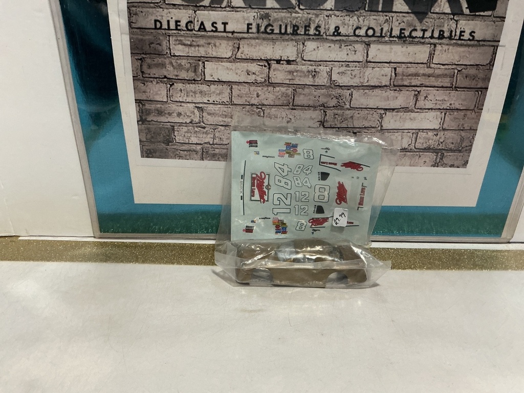 [009369] 1/64 STOCK CAR MINIATURES BUICK REGAL MILLER/HIGH LIFE