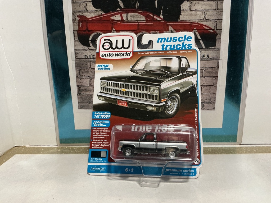 1/64 SCALE - AUTO WORLD 1981 CHEVY SILVERADO 10 FLEETSIDE