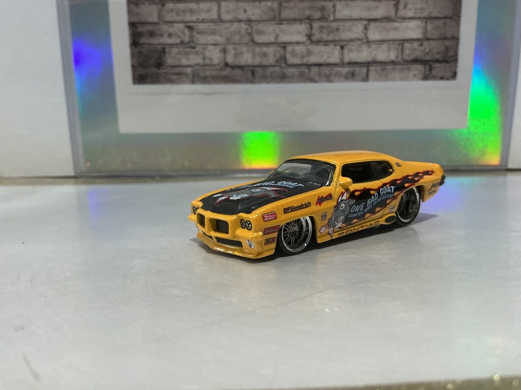 1/64 SCALE JADA TOYS - 1971 PONTIAC GTO YELLOW
