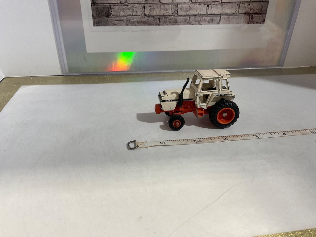 1/64 CASE INTERNATIONAL TRACTOR **NO BOX