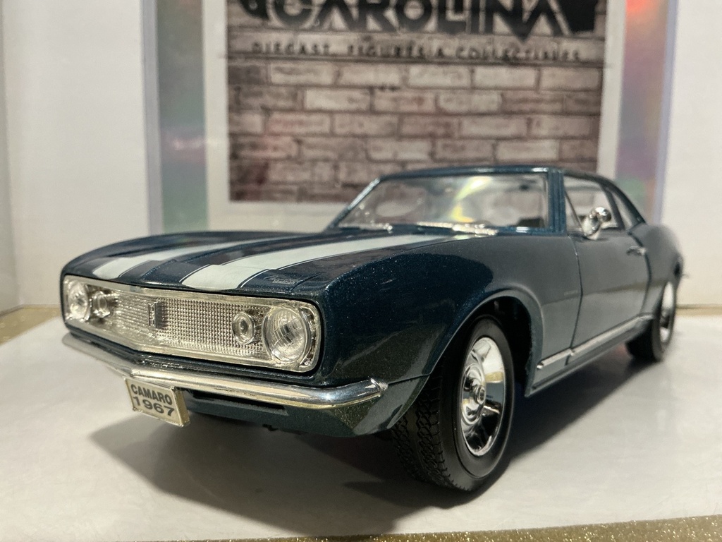 1:18 MOTORMAX 1967 CAMARO Z28 BLUE ON WHITE