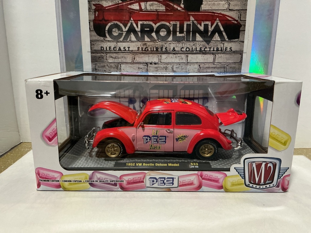 1/24 M2 MACHINES - 1952 VW BEETLE DELUXE MODEL S33 [PLASTIC DENT ALONG TOP]