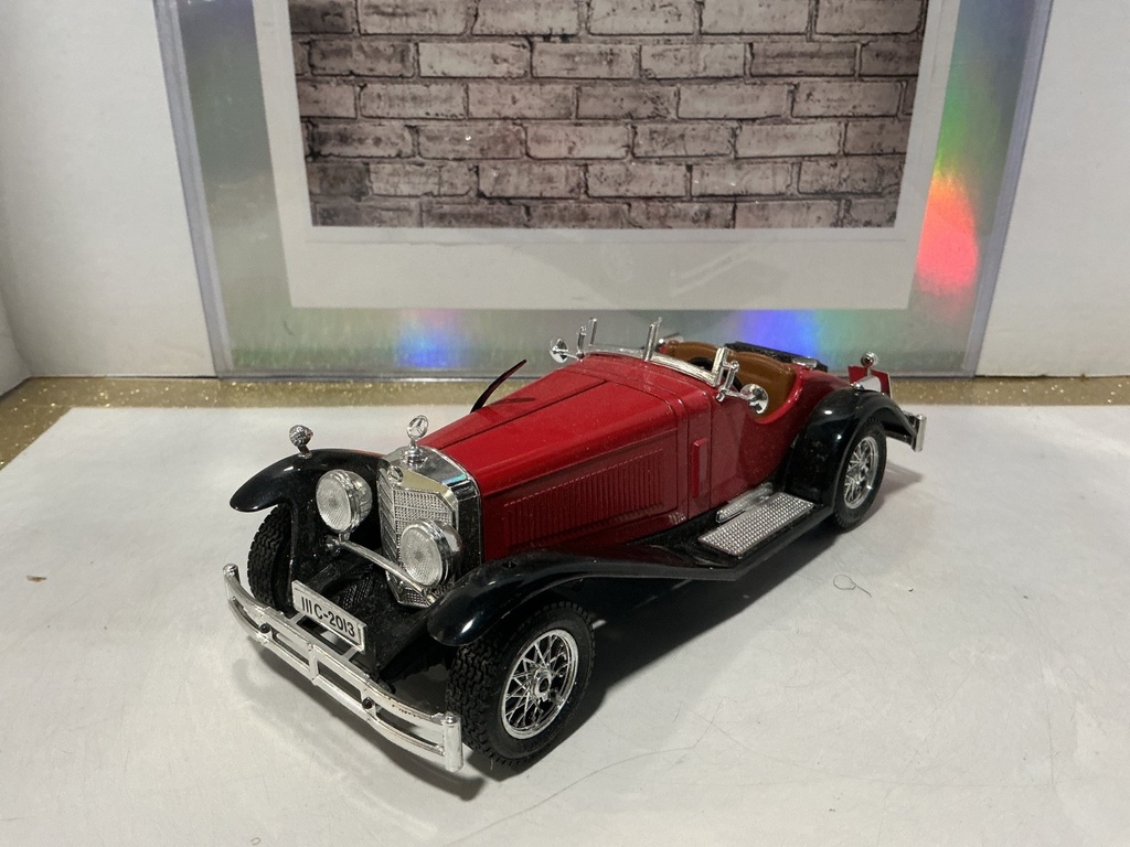 1/24 BBURAGO - MERCEDES SSK [RED] [BROKEN  WINDSHEILD/MISSING PIECES]