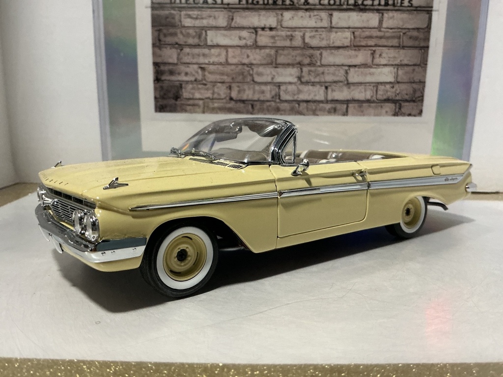 1/24 WEST COAST - 1961 CHEVROLET IMPALA [CREAM] [NO ANTENNA]