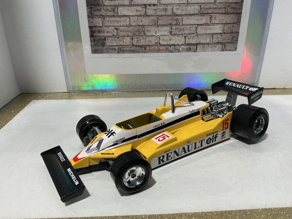 1/24 BBURAGO - RENAULT RE 30 #15