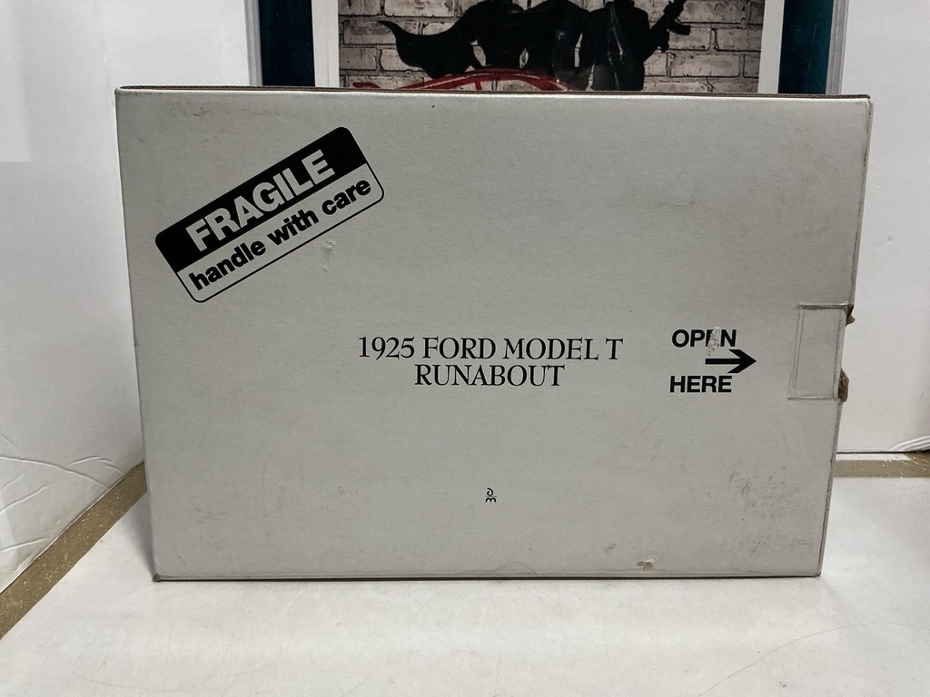1/24 DANBURY MINT BLACK 1925 FORD MODEL T RUNABOUT