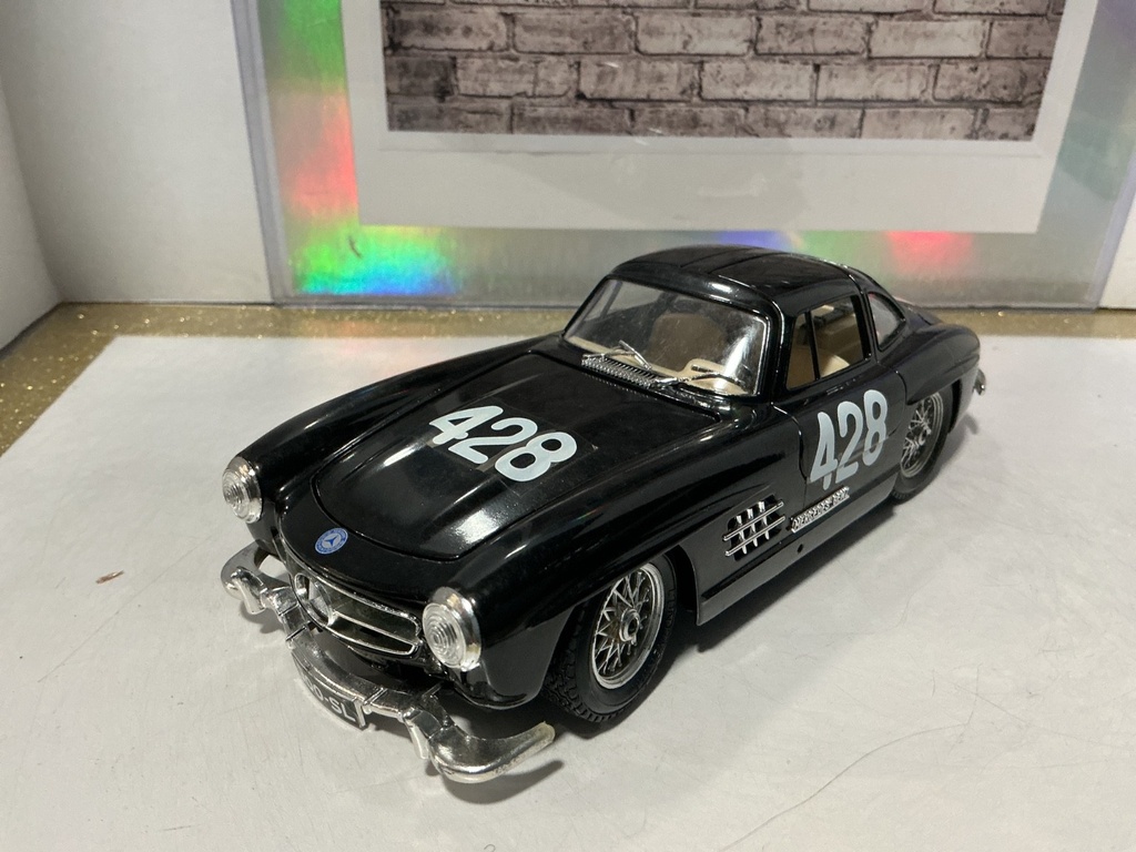 1/24 BURAGO - MERCEDES-BENZ 300-SL #428 [PAINT ISSUES]