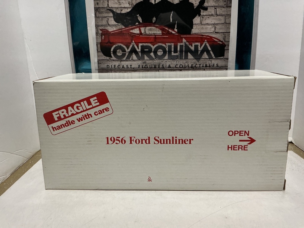 [110112] 1/24 THE DANBURY MINT 1956 FORD SUNLINER