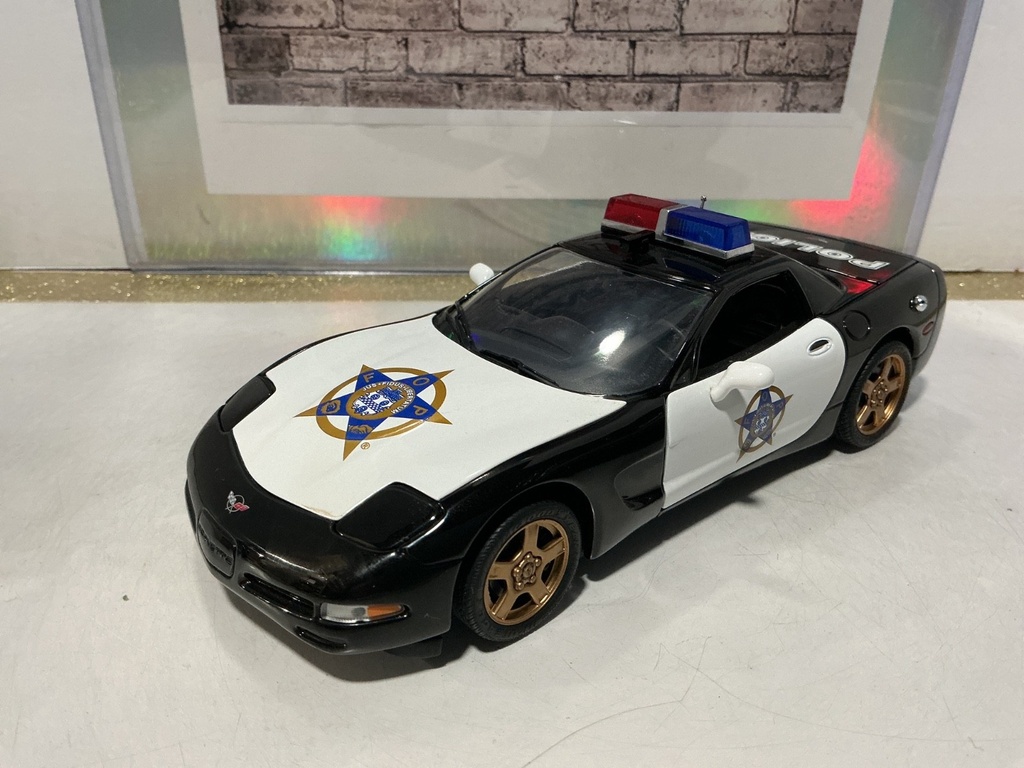 1/24 FRANKLIN MINT - Fraternal Order of Police - CORVETTE HARDTOP [NO ANTENNA]