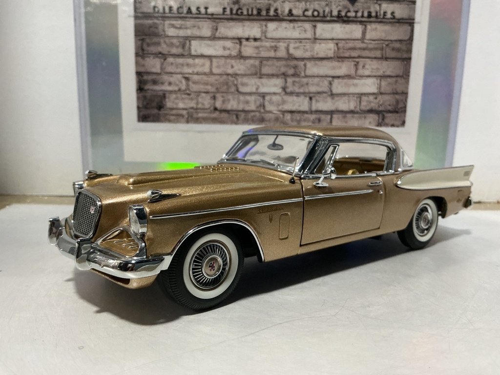 1/24 DANBURY MINT 1957 STUDEBAKER GOLDEN HAWK