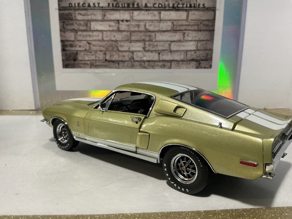 [102614] 1/24 GMP - SHELBY GT 500 FASTBACK "LIME GOLD" 1 of 500 [DOOR DAMAGE,NO ANTENNA