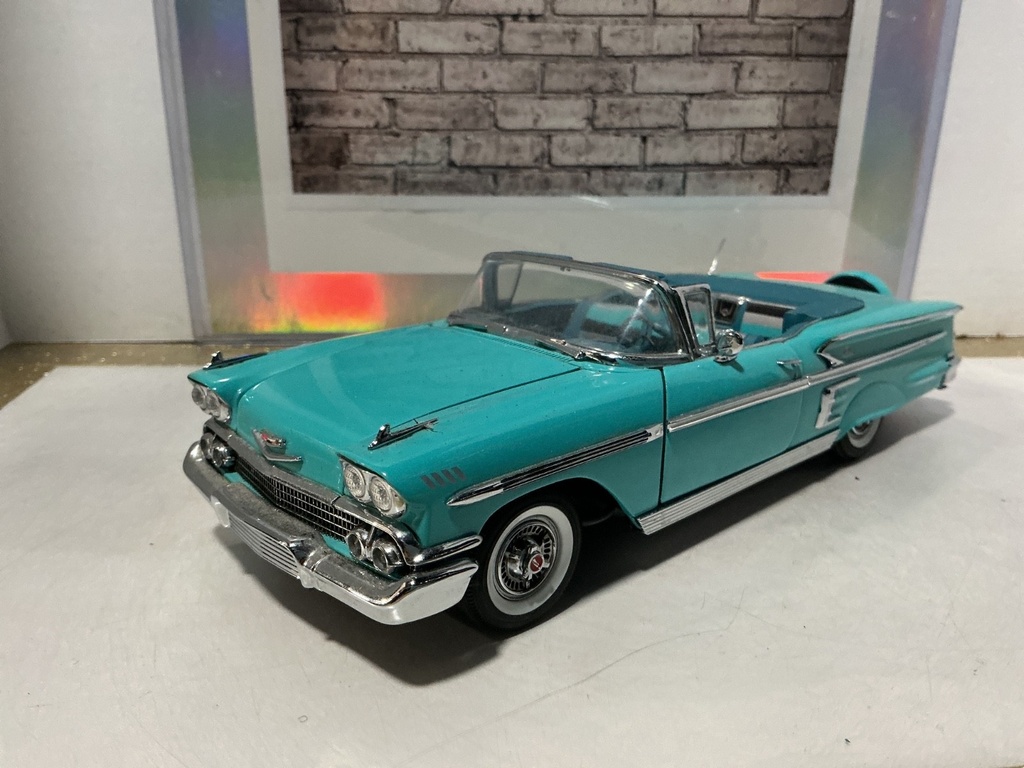 1/24 THE DANBURY MINT - 1958 CHEVROLET IMPALA [ISSUES WITH PAINT]