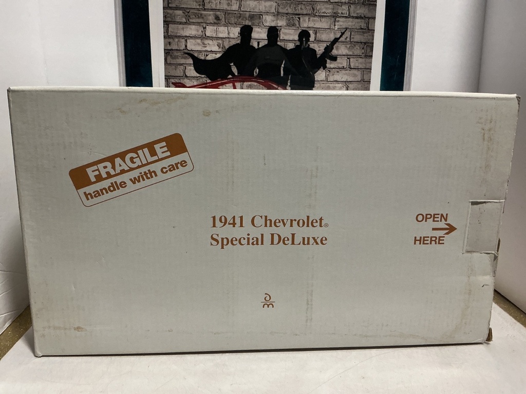 1/24 DANBURY MINT [TAN] 1941 CHEVROLET SPECIAL DELUXE [MISSING MIRROR]