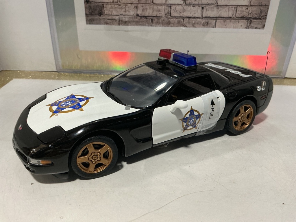 [102633] 1/24 FRANKLIN MINT - Fraternal Order of Police - CORVETTE [MISSING SIDE MIRROR]