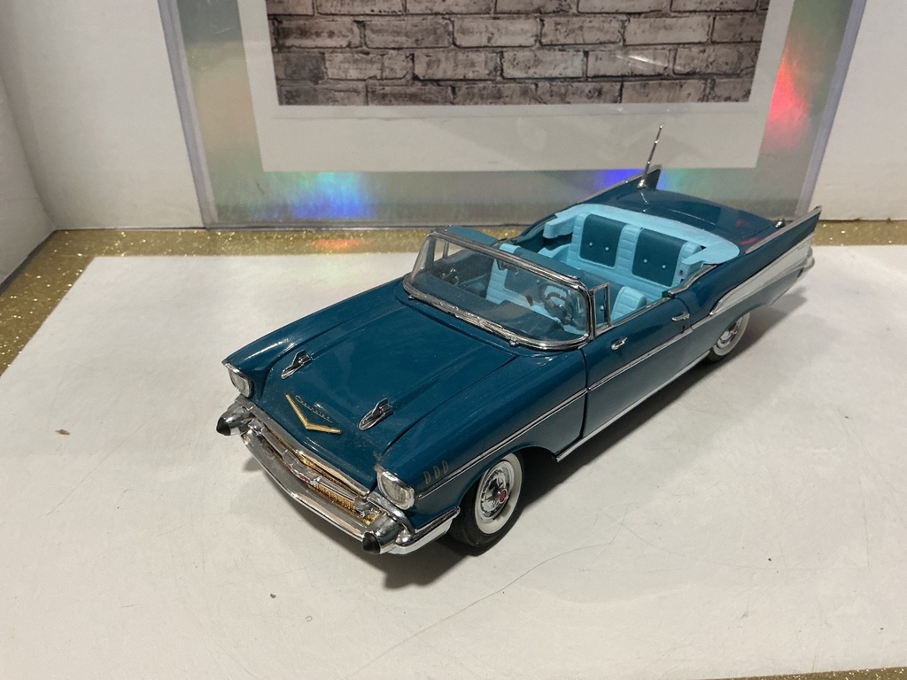 1/24 DANBURY MINT - 1957 CHEVROLET BELAIR [PAINT ISSUES/MISSING PIECES]