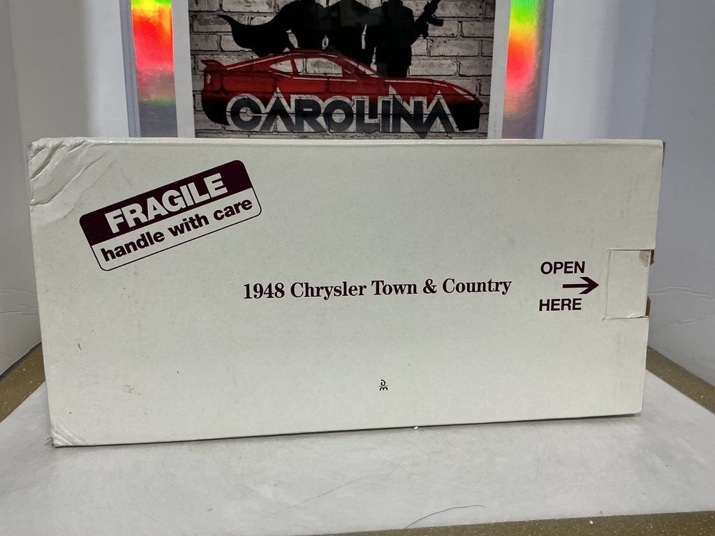 [110072] 1:24 DANBURY MINT 1948 CHRYSLER TOWN AND COUNTRY BROKEN SEE PICS