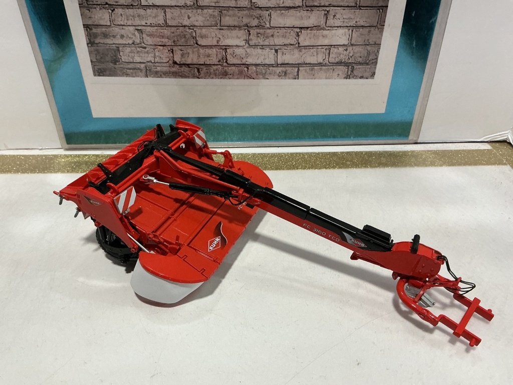 1/32 UNIVERSAL HOBBIES KUHN FC 3160 TCD MOWER CONDITIONER