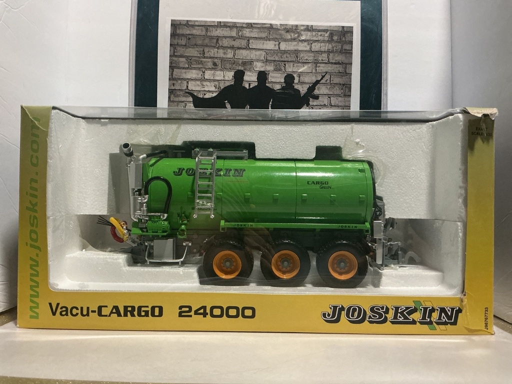 [007703] 1/32 JOSKIN VACU - CARGO 2400