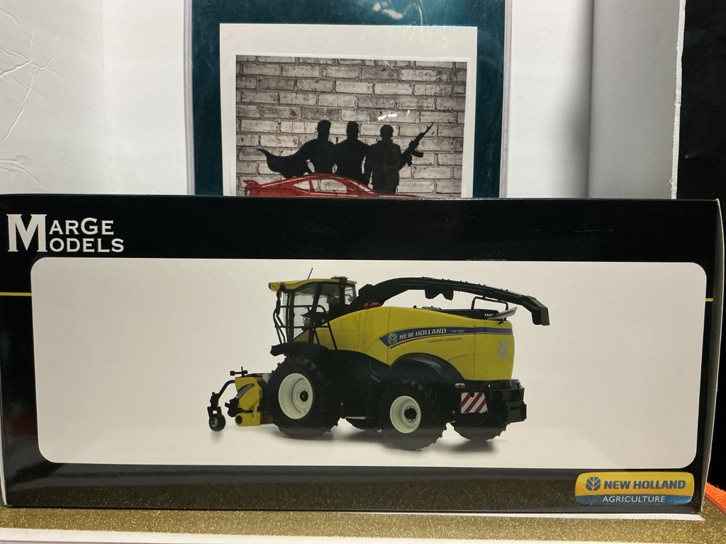 1/32 MARGE MODELS NEW HOLLAND FR780 INCLUDING GRASS-PICKUP AND MAIZE HEADER 7669