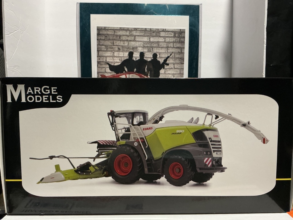 1/32 MARGE MODELS CLAAS JAGUAR 990 WITH CLAAS ORBIS 900 AND TRANSPORT PROTECTION
