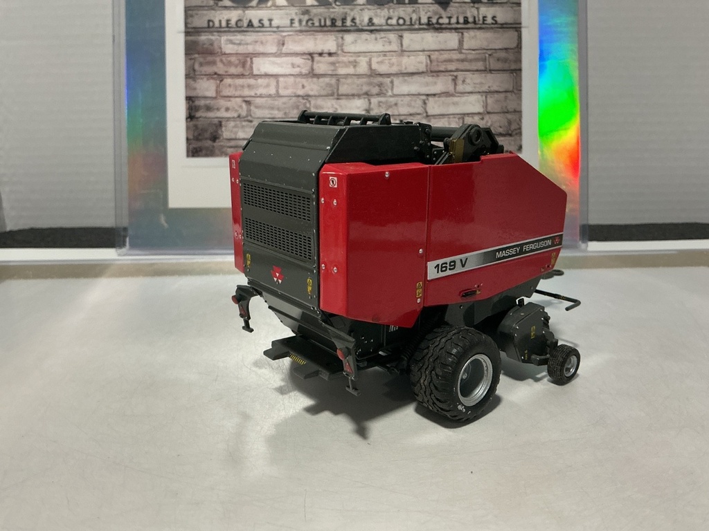 [009692] 1/32 UNIVERSAL HOBBIES MASSEY FERGUSON 169V BALER   (NO BOX)