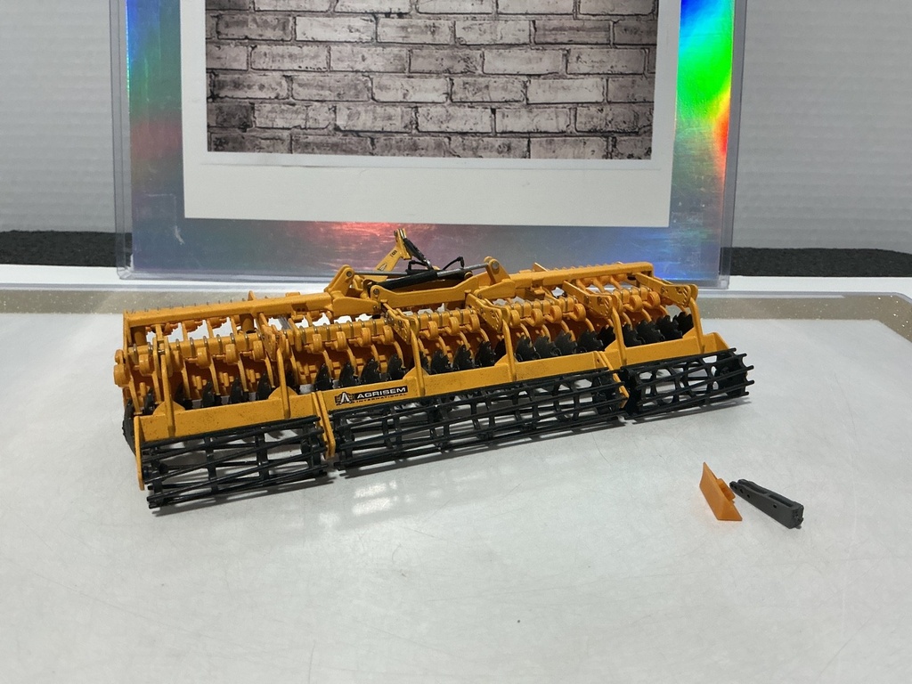1/32 AGRISEN DISK MULCHER   (NO BOX)