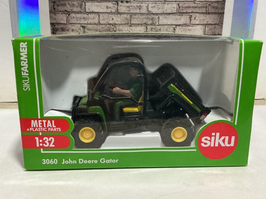 1/32  SIKU 3060 JOHN DEERE GATOR